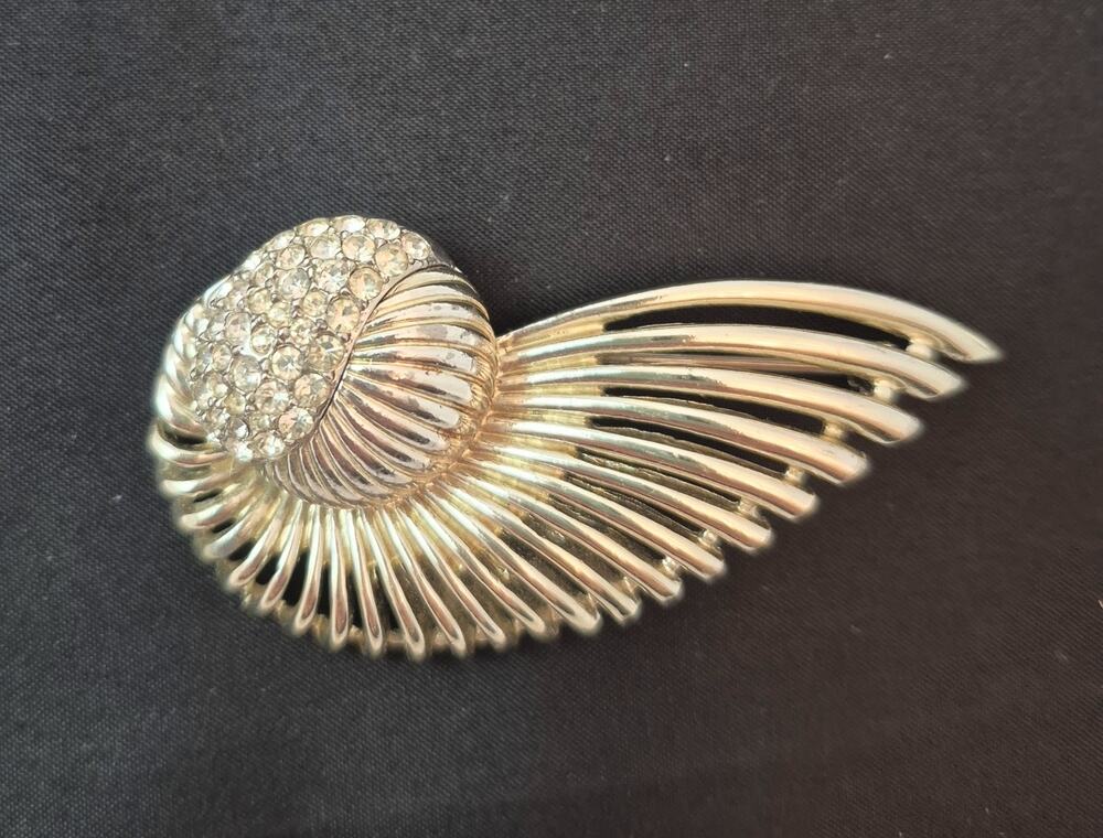 Vintage MARBOUX Marcel Boucher Rhinestone Gold Tone Swirl Fan Brooch Pin